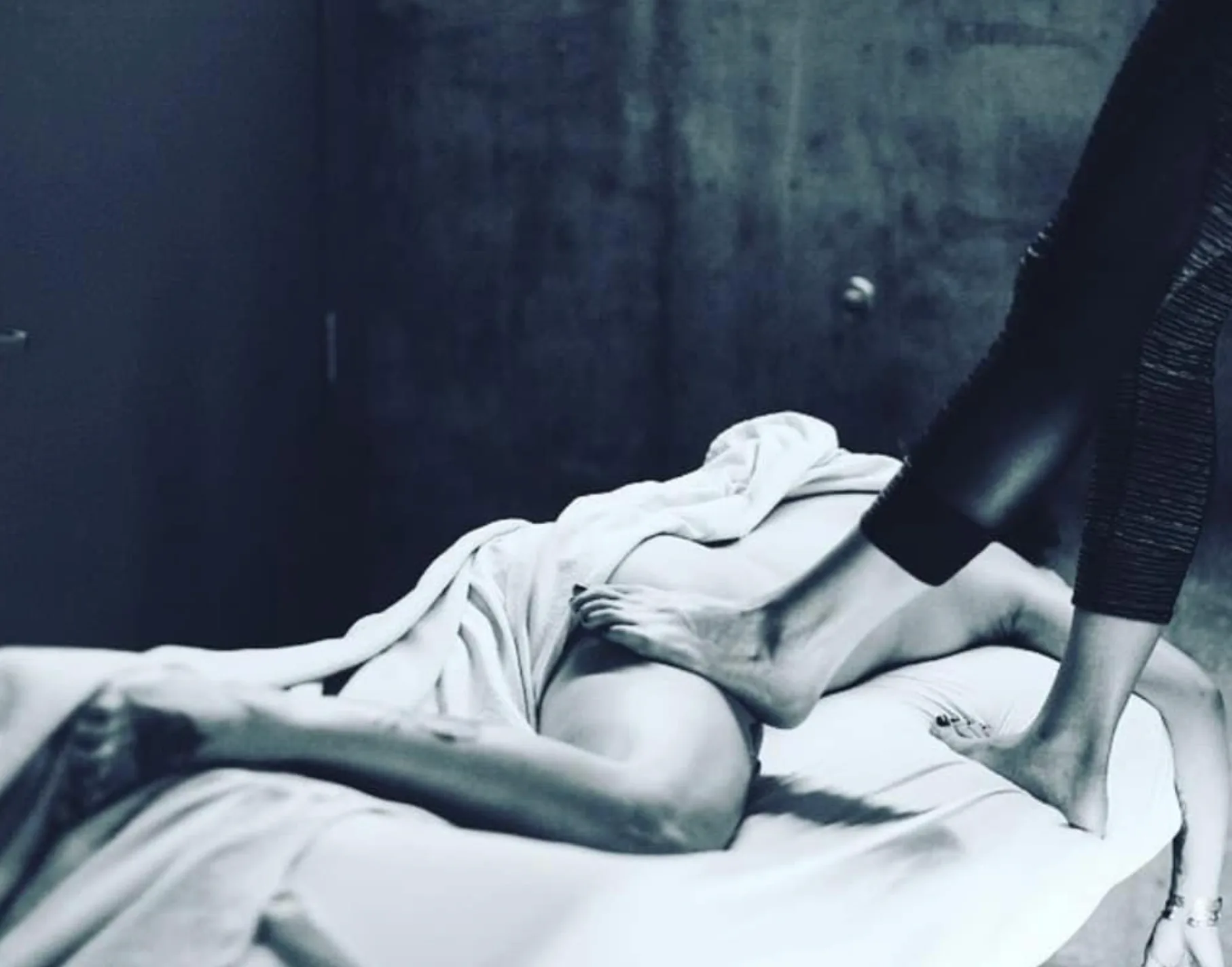 Nikki Leonardi barefoot massage technique